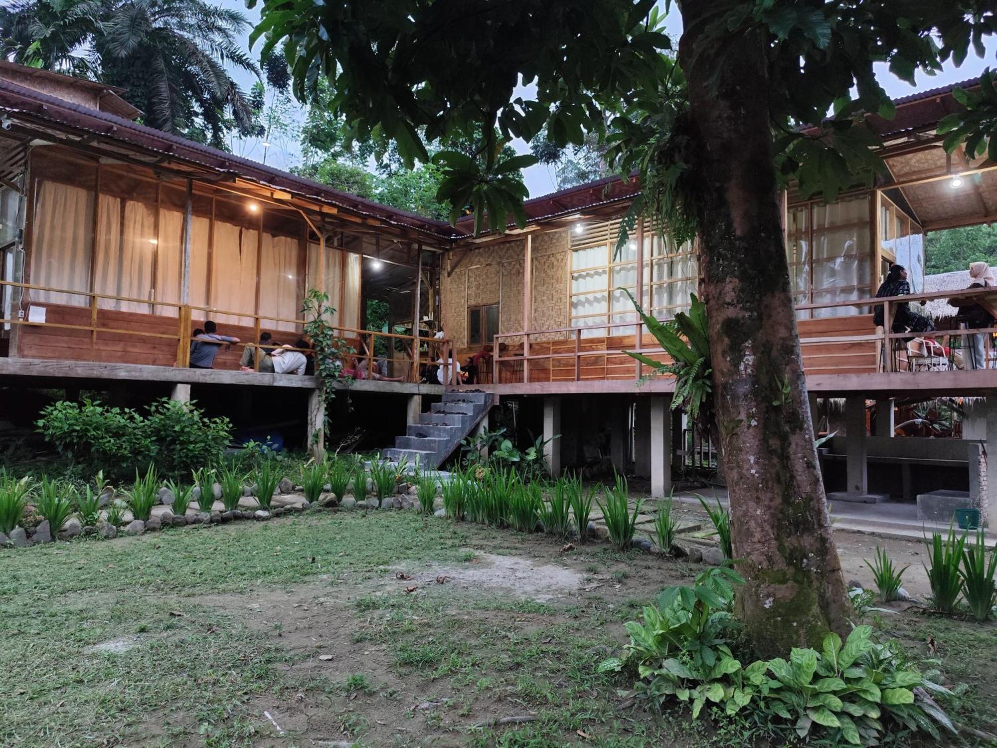 Bua Guesthouse Tangkahan Экстерьер фото